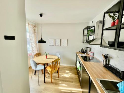 Oulu Apartment | Kiva majoitus 1-4hlö, 500m keskustaan, parkkipaikka