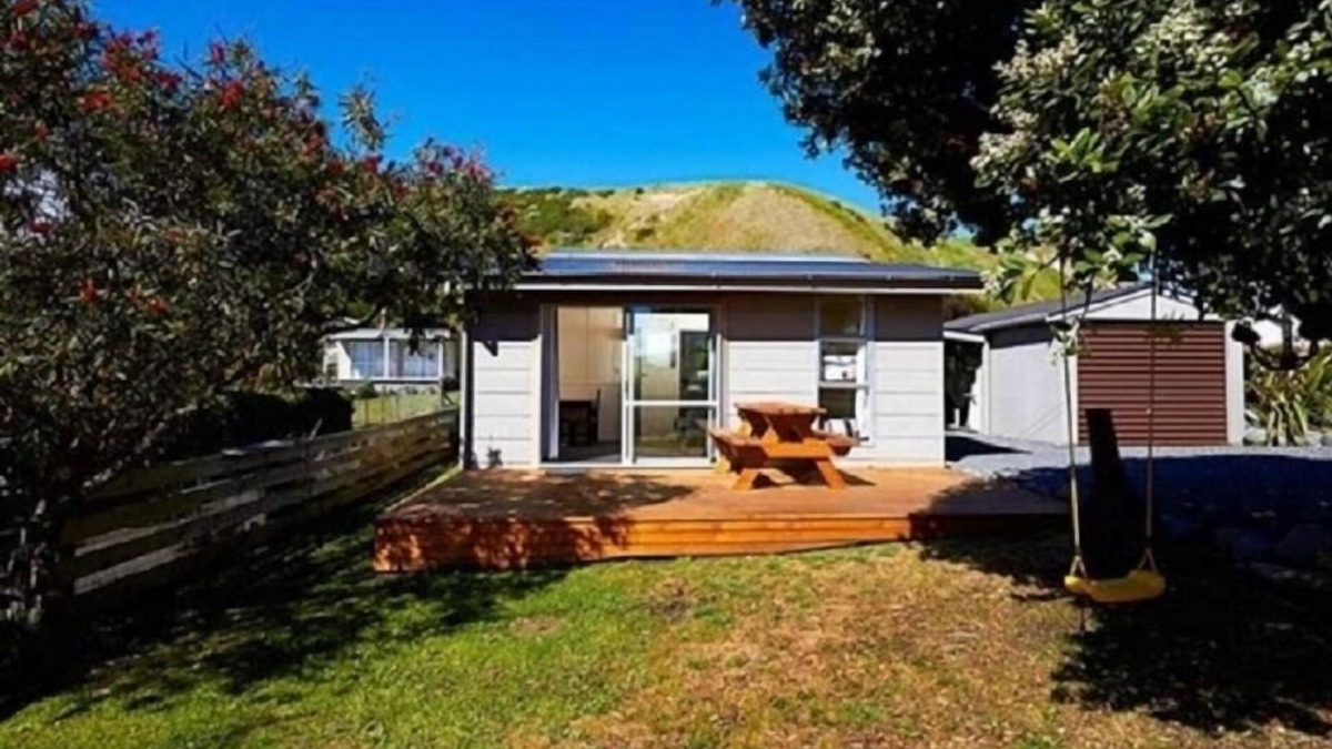 South Bay Cottage | Kiwi Bach in South Bay