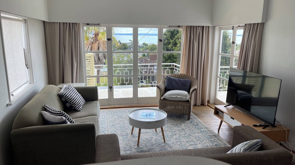 Stanmore Bay House | Kiwi Bach, sea views, near the beach. Fully fenced.