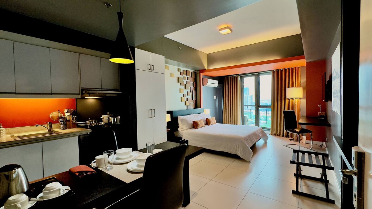 Legazpi Village Condo | KL Tower - Cozy & Spacious Studio Deluxe near Greenbelt Mall