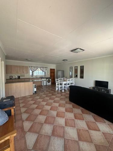 Farrarmere Apartment | Klaverton Daisy