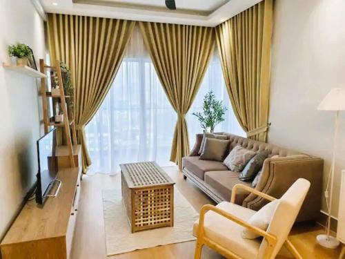 Salak South Apartment | KLCC View 3BR 3Bath at RC Residence by Rosaz
