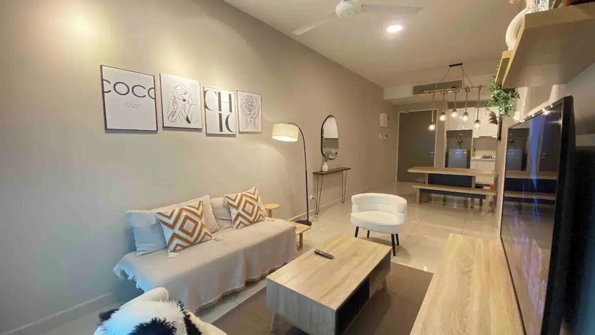 Kuala Lumpur City Centre Condo | KLCC view with Netflix & 100MB/s WiFinn