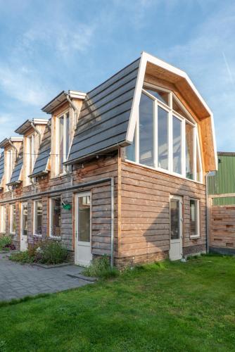 Municipality of Kaag en Braassem House | klein polderhuis - bollenschuur