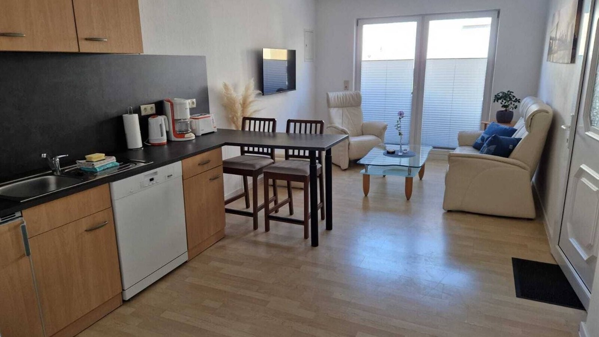Bad Doberan Apartment | Kleine Modernisierte Innenhof- Feienwohnung im Bad Doberaner Zentrum