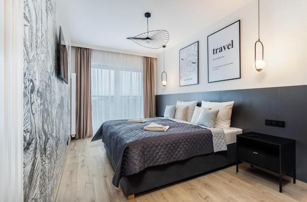 Jezyce Apartment | Klimatyzowany Apartament Very Berry z Parkingiem w Poznaniu by Noclegi Renters