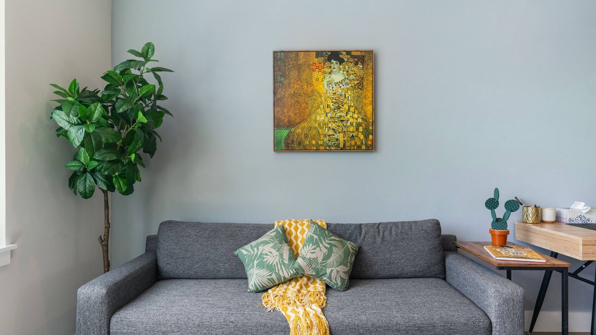 Atlantic Apartment | Klimt-Inspired King Bed, Desk, Roof, A/C, HS Wi-Fi