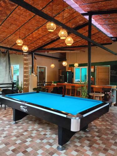 Tagbina Apartment | Klub Safari Inn & Lounge