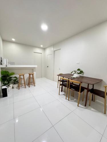 San Juan Apartment | KM Suites 2BR Unit Near San Juan LU