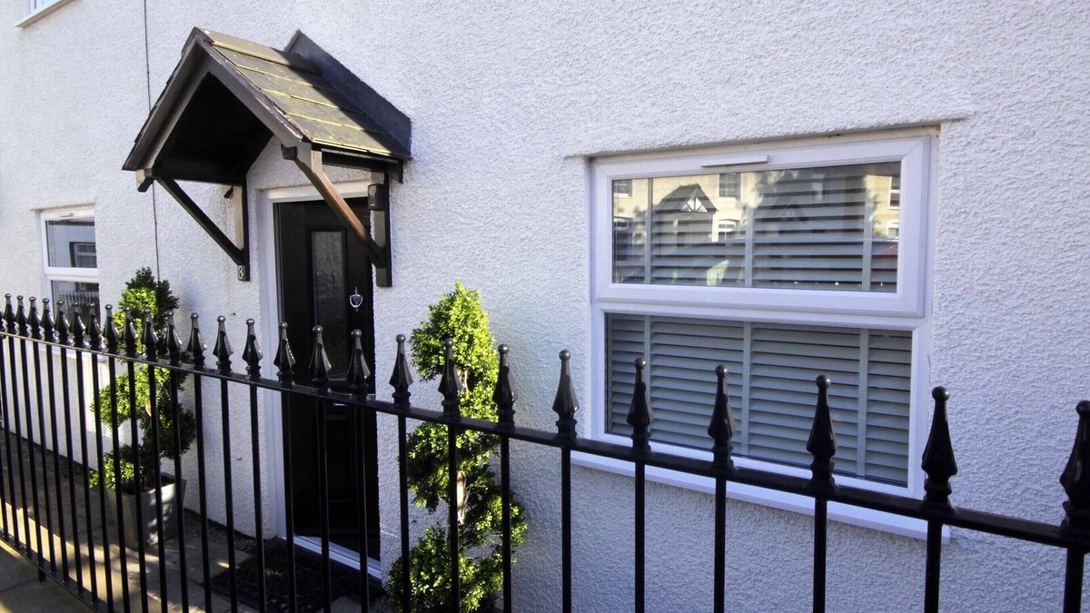 Conwy Cottage | Knight Rest Cottage Conwy - 5 Star Reviews Boutique Cottage (parking & wifi)
