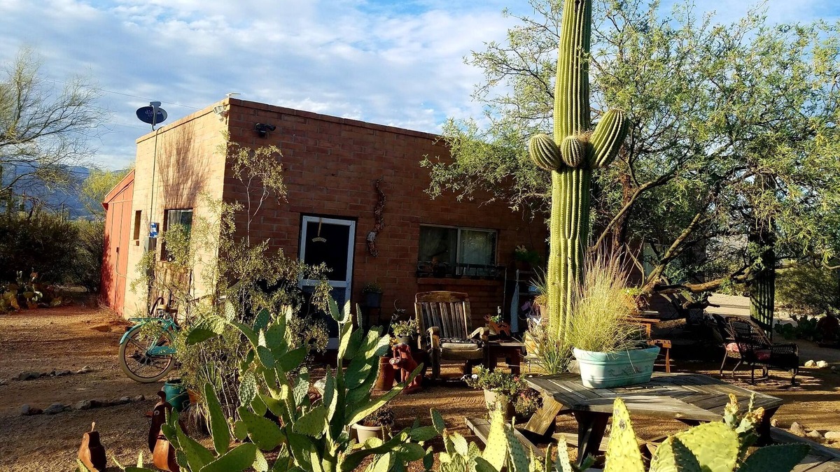 Tanque Verde House | Knightly's Ranch Guesthouse