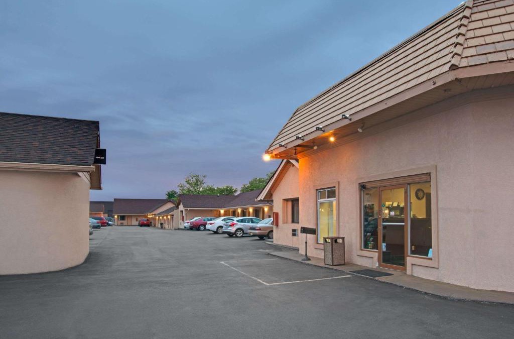 Pine Brook Hotel | Knights Inn of Pine Brook