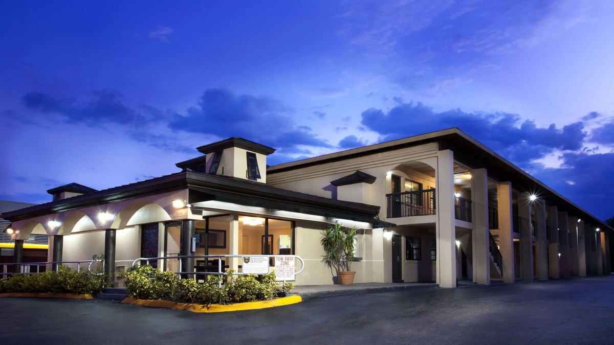 Oak Ridge Hotel | Knights Inn Orlando