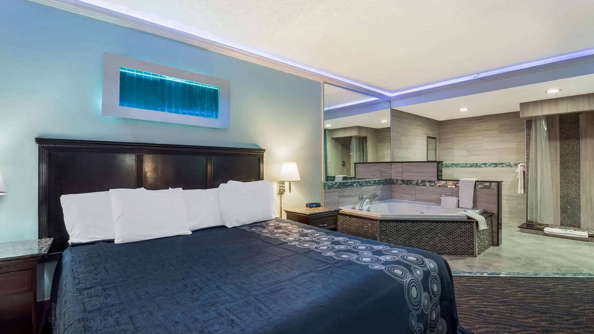 Ogontz Campus Hotel | Knights Inn Philadelphia