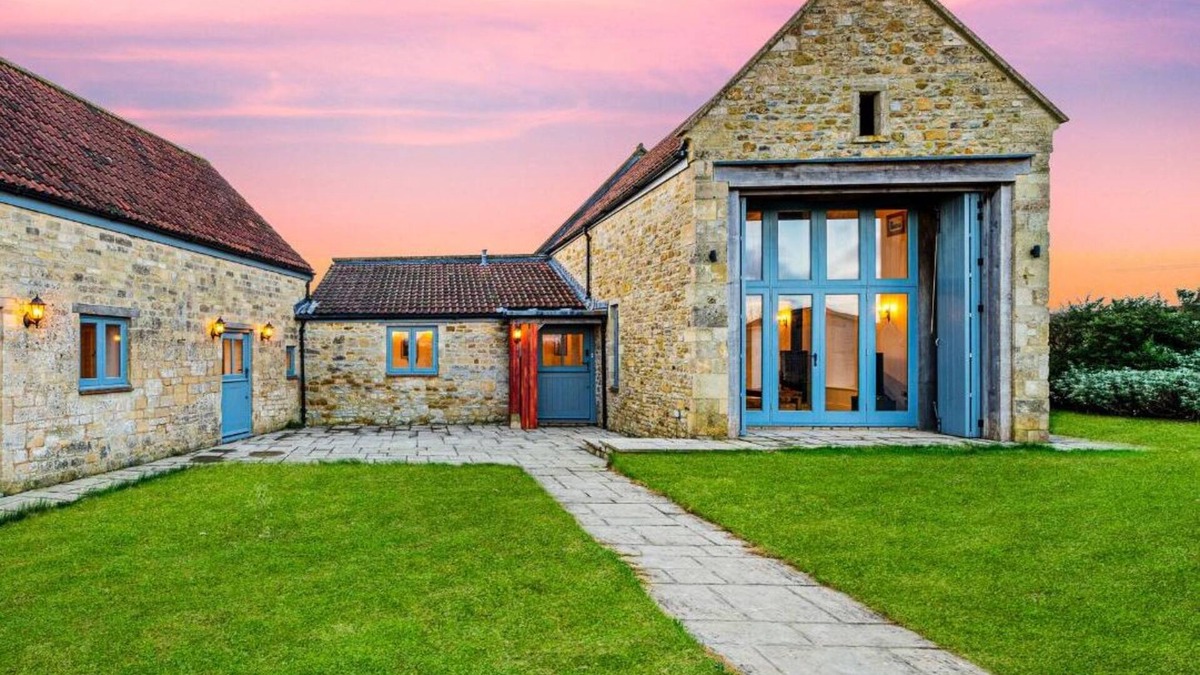 Shepton Mallet House | Knoll View Ranch - Group Hot Tub