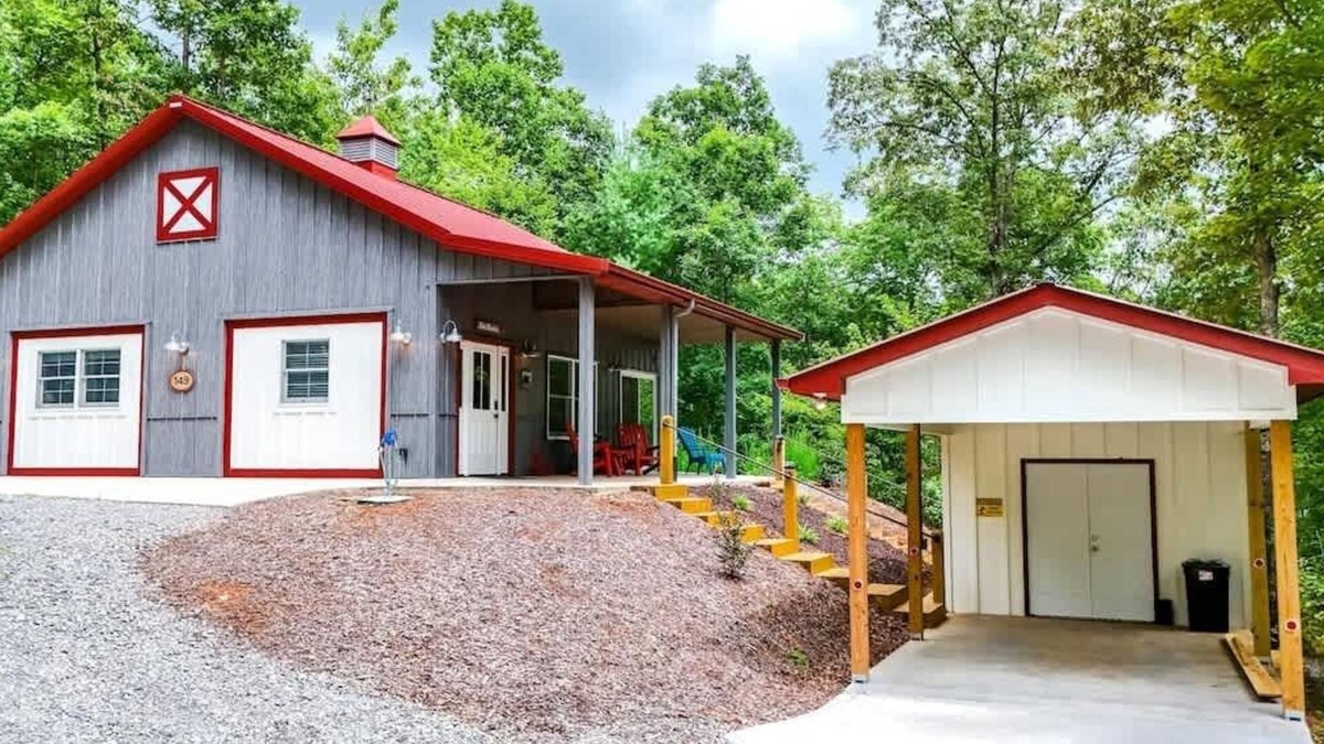 Mineral Bluff Cabin | Knollwood Barndominium