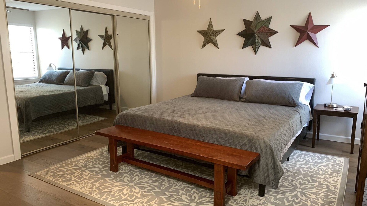Bear Canyon House | Knollwood Gardens Cozy Townhome *Newly remodeled*