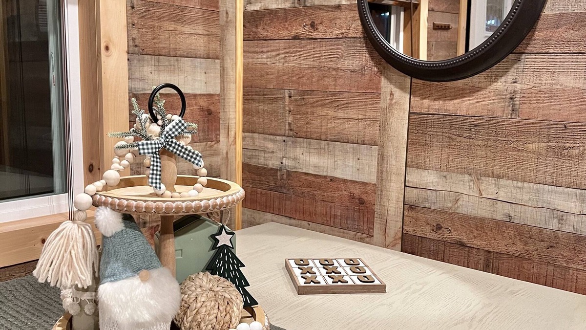Cascade Cabin | Knotted Oak CabinnTwo Bedroom/One Bath/Full Kitchen