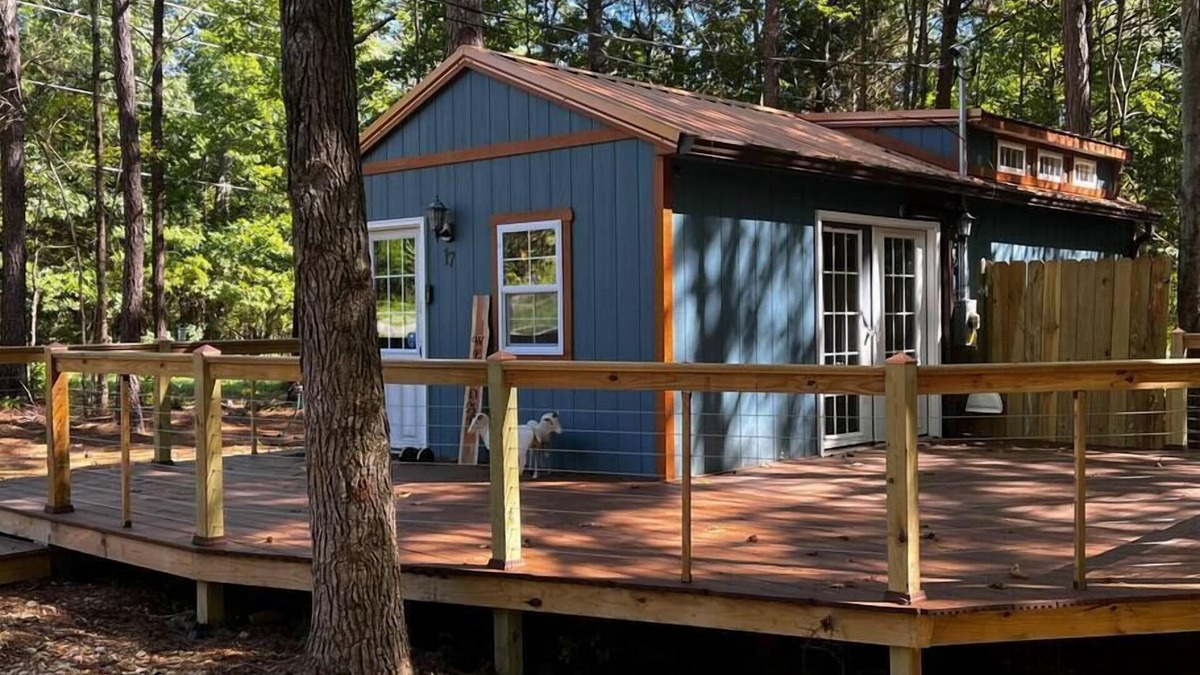 Big Sandy House | Knotty Pines Tiny Cabin House near Kentucky Lake, TN