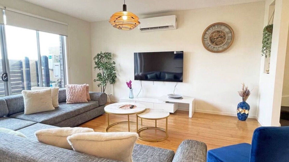 Knoxfield House | Knoxfield 4-BRM Retreat Home Golf Course Free WiFi