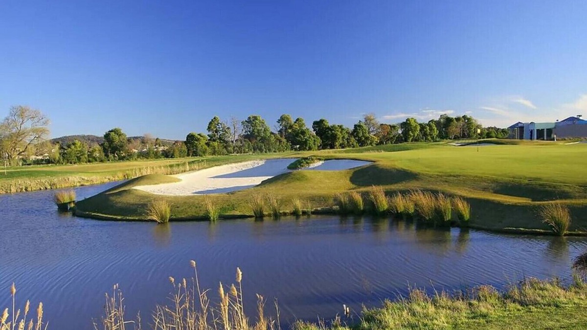 Knoxfield House | Knoxfield Relaxing 4BRM Home Golf Course Netflix Parking