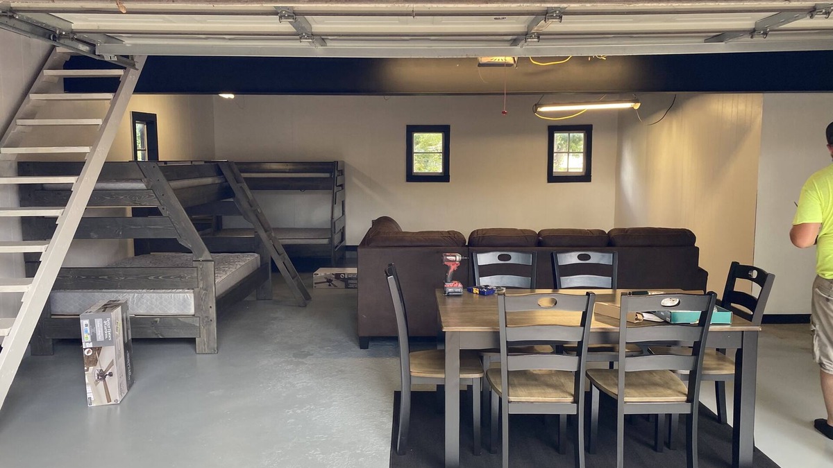Knoxville Apartment | Knoxville Den: Walk to Track, Great for Families & Crews
