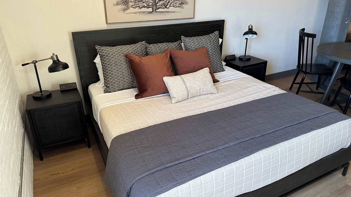 Downtown Knoxville Condo | Knoxville Old City Hideaway - Free Parking