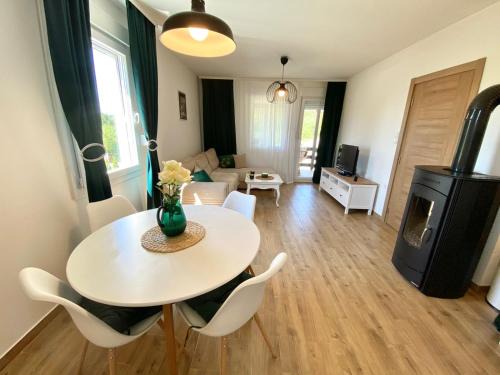 Mladenovac House | Košutica Vila