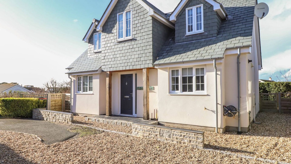 Mullion Cottage | KOBER HOUSE, pet friendly, with open fire in Mullion
