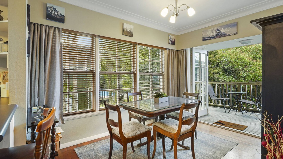 St. Heliers House | Kohi Family Home- Netflix & Gardens View