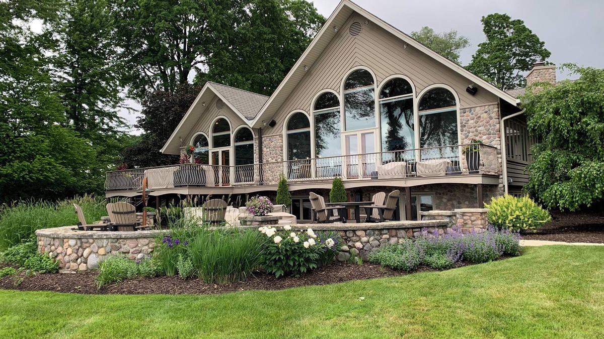 Oconomowoc House | Kohl Manor Luxury Lake 8-br exclusive retreat Pool, Cinema, Arcade on LacLaBelle