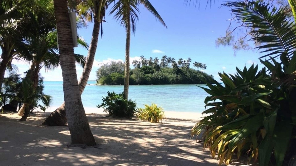 Muri House | Kokacabana Beach House - 3 bdrm House + Pool, 100% Beach Front @ Muri Beach!