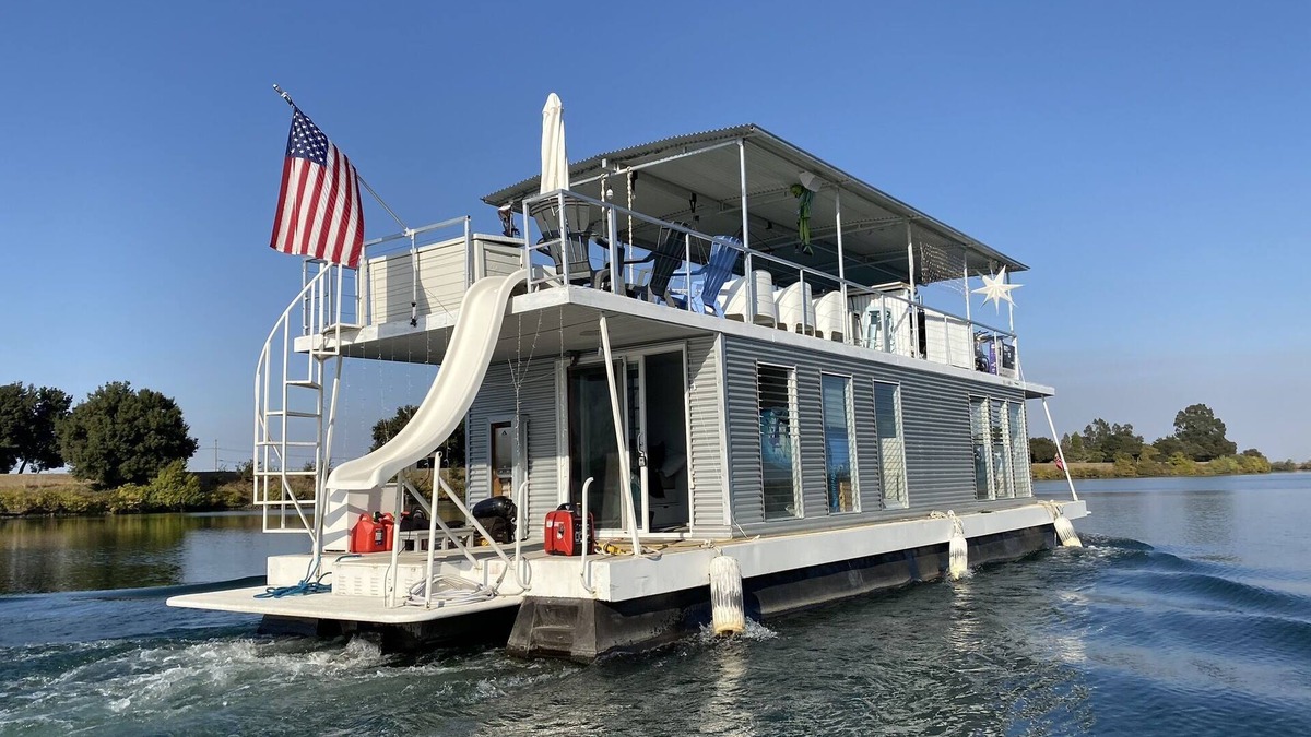 Walnut Grove Boat Rental | Koket Resort- Houseboat Bliss on the Delta