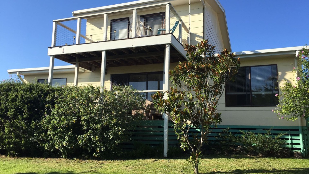 Lake Tyers Beach House | Kokomo LTB - quiet lake/beach retreat