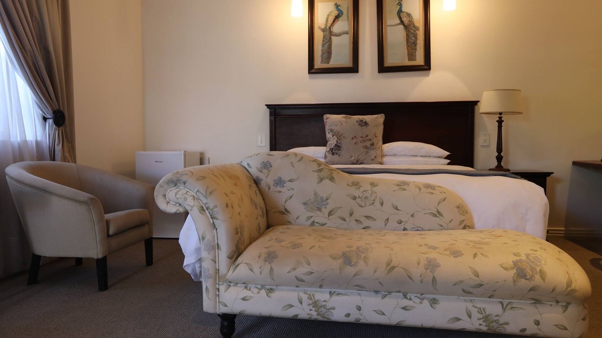 Komani House | Komani Resorts is a four star 18 room Boutique Hotel