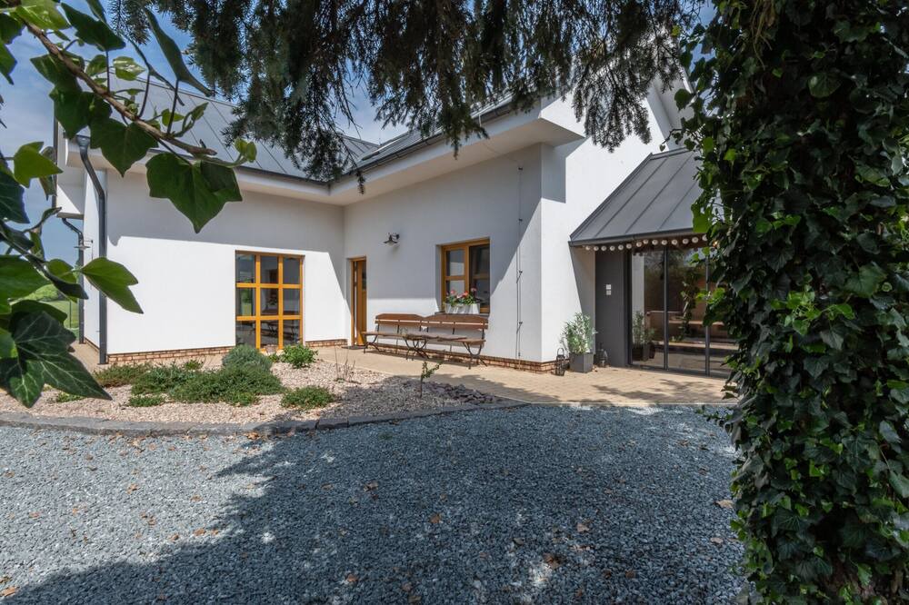 Kladruby nad Labem Villa | Komarov PKK031