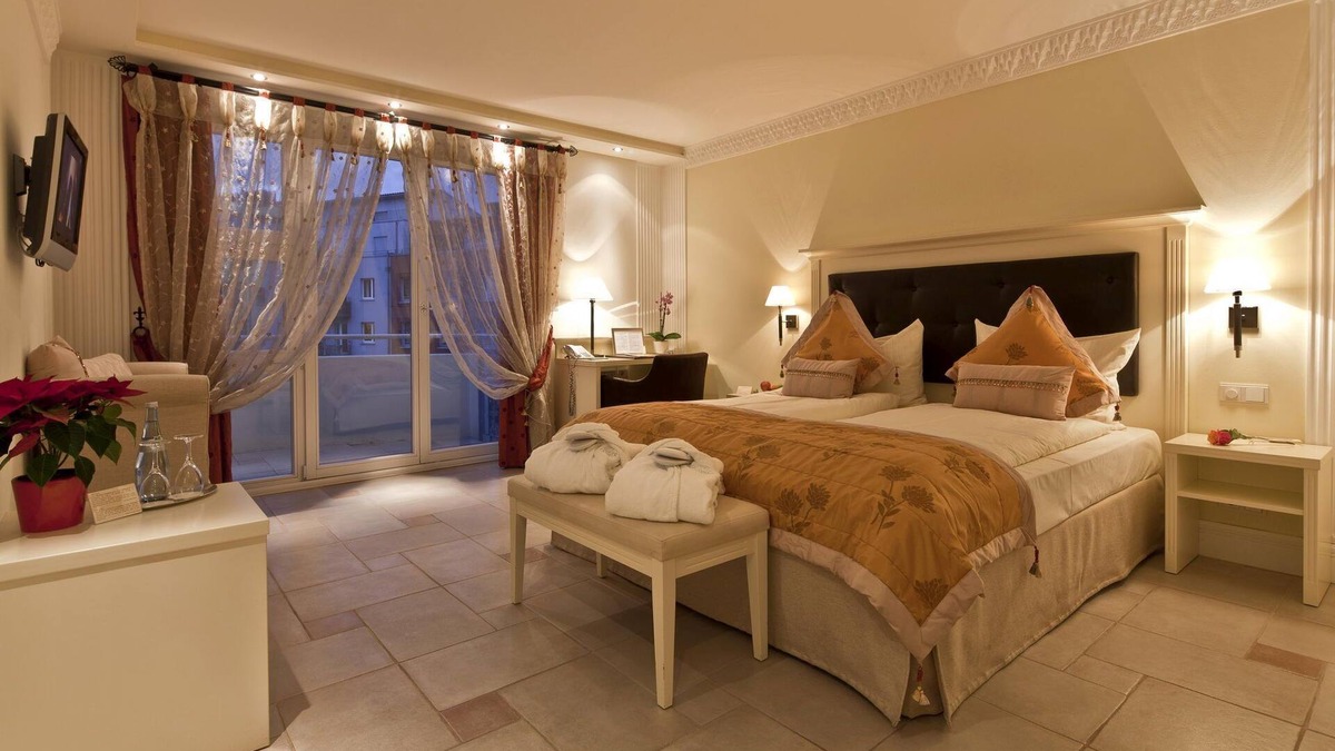 Sudstadt Apartment | Komfort Doppelzimmer mit Balkon oder Dachterrasse und Badezimmer