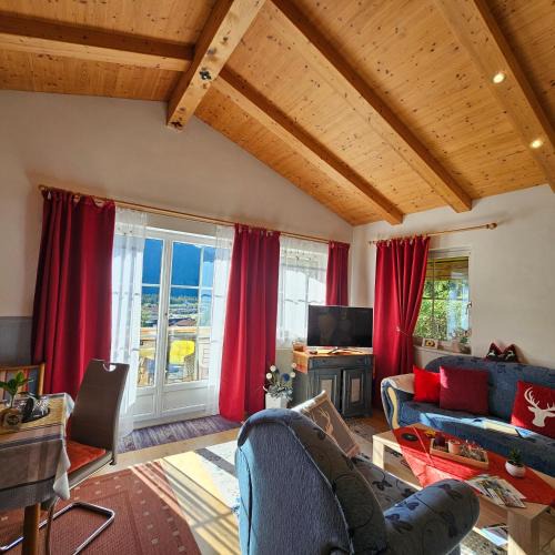 Hoefen Apartment | Komfort-Ferienwohnung Südbalkon, WOHNZIMMER, 2 SZ, ruhige Lage - TIROL
