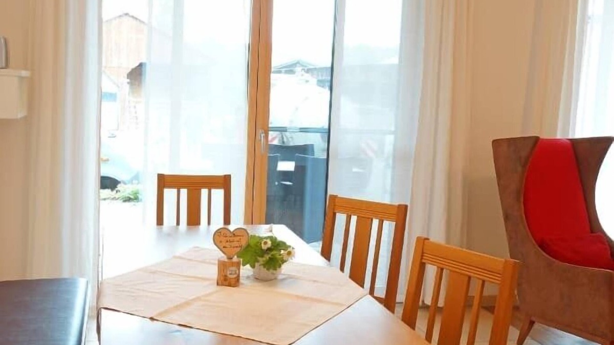 Burglengenfeld Apartment | Komfortable Ferienwohnung mit Terrasse und Abendsonne