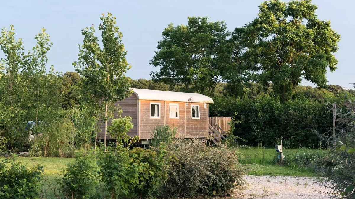 Seillac Cabin | Komfortabler Wohnwagen - 2 Schlafzimmer - Esprit gemütlich - Kochnische, Bad und WC 4 Personen