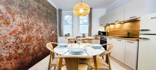 Suhl Apartment | KOMM - Zentral- Bahnhof- Congress CCS- Parkplatz