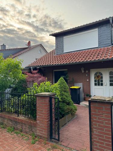 Badenstedt Apartment | Komplett neu renovierte Wohnung!