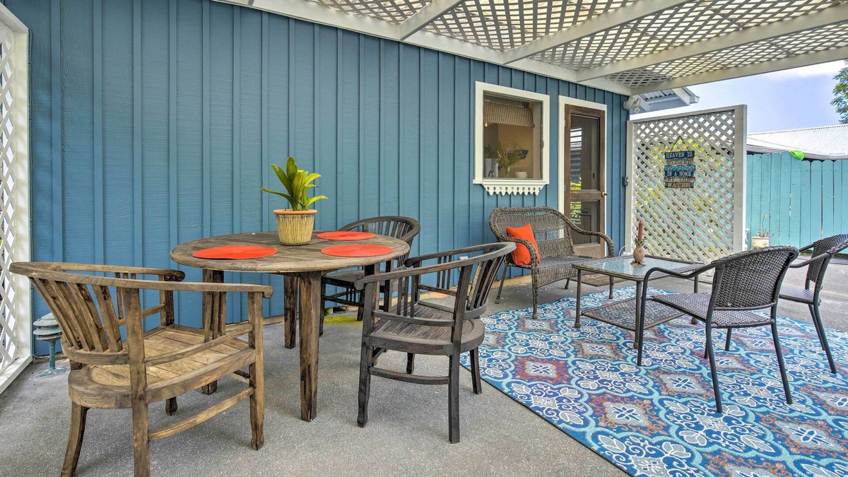 Honalo Apartment | Kona Area Cabin ~ 4 miles to Magic Sands Beach!