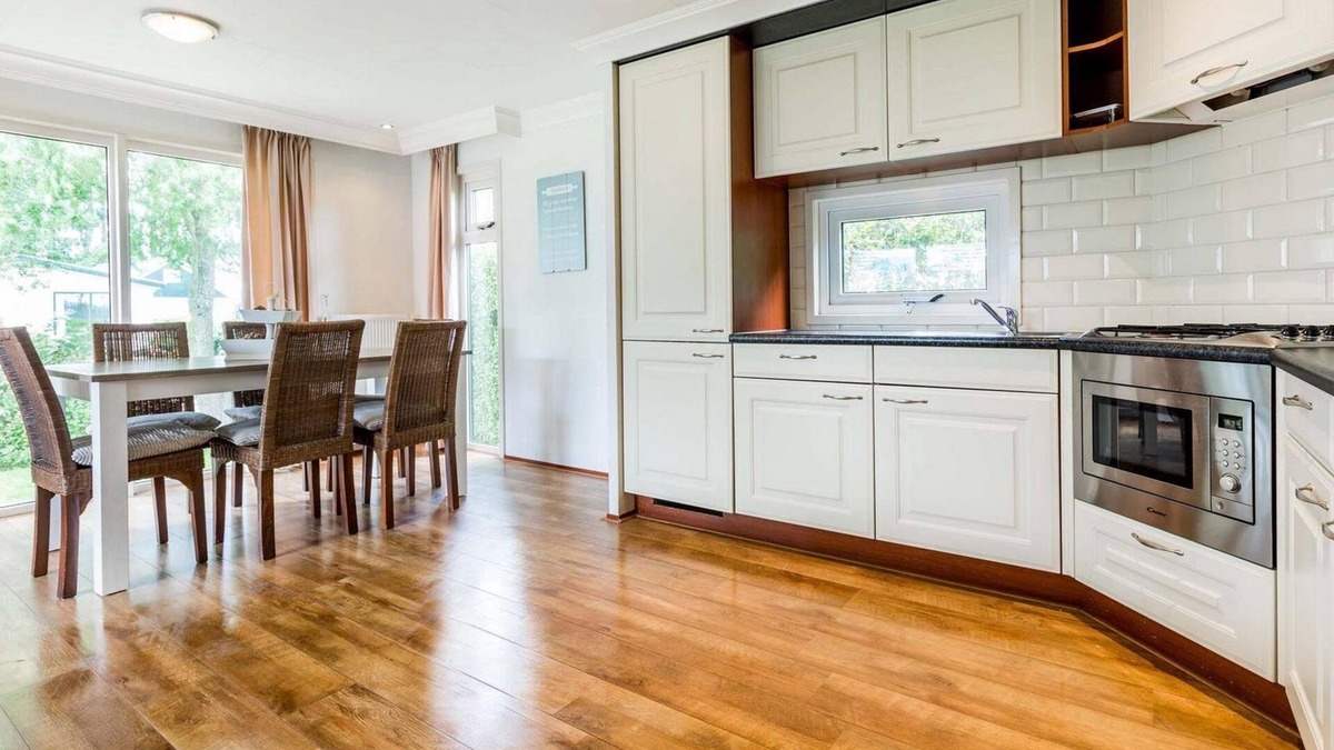 Berkhout Ski Chalet | ✓ Koningsgloed at Park Westerkogge ✓ Holiday home for 6 people ✓ Located in Berkhout (North Holland) ✓ Waterfront holiday resort ✓ Book directly at the resort