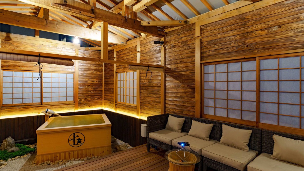 Higashishinsaibashi House | KONJAKUSO Osaka Shinsaibashi "TARUKAISEN" Rooftop SPA