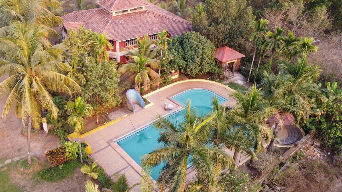 Niravade Hotel | Konkan Crown Resort & Club Sawantwadi