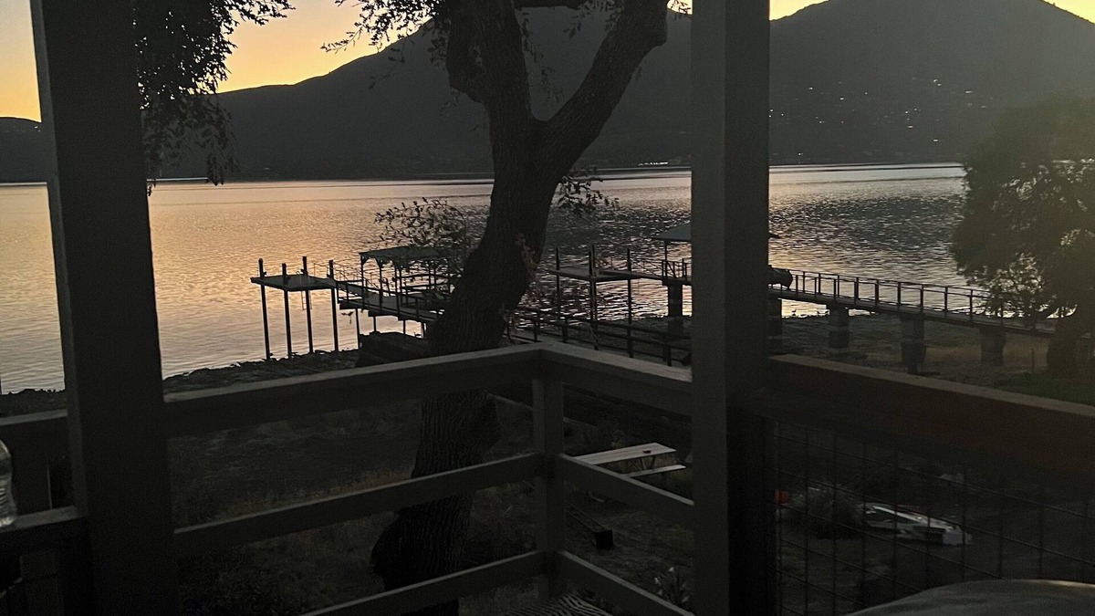 Clearlake Cottage | Konocti beauty cottage on the lake, anglers dream on pier 39 AC-WiFi