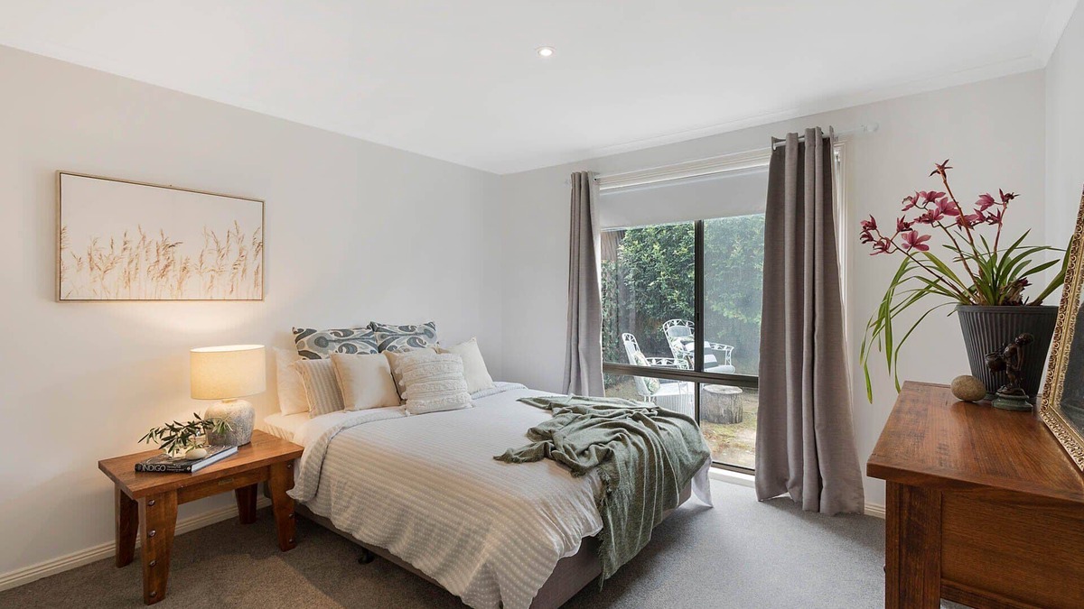 Tura Beach Cabin | Kookaburra Beach House - Pet friendly 3 bedroom