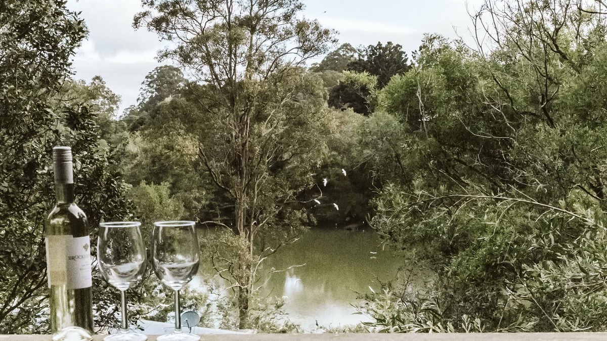 North Maleny House | Kookaburra Cottage - 2 Bedroom, 2 Bathroom Cottage with Lake View