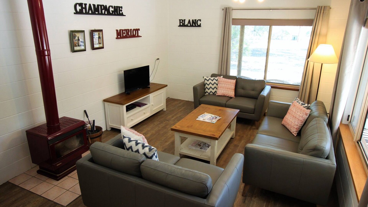 Nulkaba Cottage | Kookaburra Cottage Hunter Valley central to wineries, restaurants & attractions